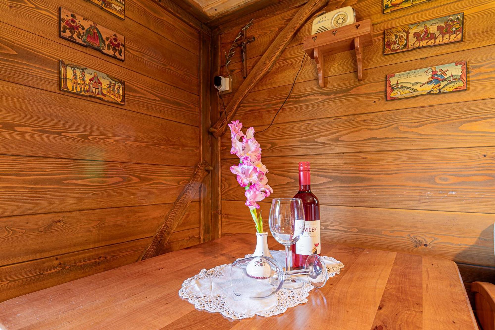 Vineyard Cottage Skatlar Otocec Luaran gambar